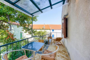 Old Bay Leave Town Apartment - Happy Rentals